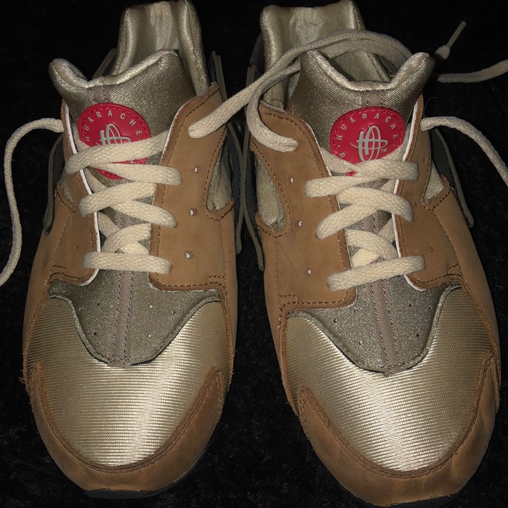Youth  huarache Nike tennis shoes